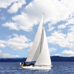 مرحباً... انظر هنا، تجعل الرياح من قاربي يتحرك! البحارون القدماء أول من سخرو الرياح. حقوق الصورة: Hemera/Thinkstock