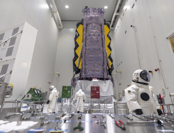 تلسكوب ويب أثناء تزويده بالوقود. حقوق الصورة: ESA/CNES/Arianespace