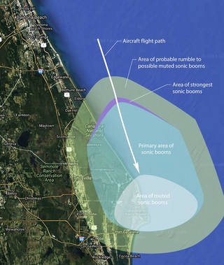 ستكون طائرة ناسا F-18 على ارتفاع 9750 متراً تقريباً عند اختراقها حاجز الصوت على الشاطئ الغربي لفلوريدا Florida وقد حُدِّدَ مسار الطائرة بحيث تصل ذروة الانفجار الصوتي بعيداً عن المناطق السكنية، بينما سيُسمع الانفجار في مركز كينيدي الفضائي حيث ستلتقط مجموعة من الميكروفونات والحساسات المثبتة على الأرض الصوت الناتج عنه. حقوق الصورة: ناسا NASA.