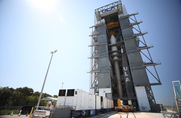 صاروخ أطلس في الذي سيطلق مهمة X-37B القادمة وهي مخزنة في محطة القوات الجوية بكيايب كانافيرال في فلوريدا. حقوق الصورة: United Launch Alliance