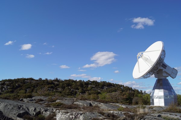 تلسكوب راديوي (أحد التوأمين)