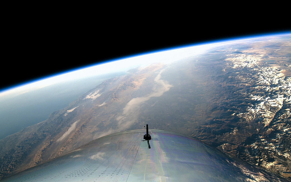 التقطت المركبة الفضائية VSS unity التابعة لشركة فيرجين غالاكتيك صورة لكوكب الأرض وسط ظلمة الفضاء في 13 كانون الأول/ديسمبر 2018. حقوق الصورة: Virgin Galactic