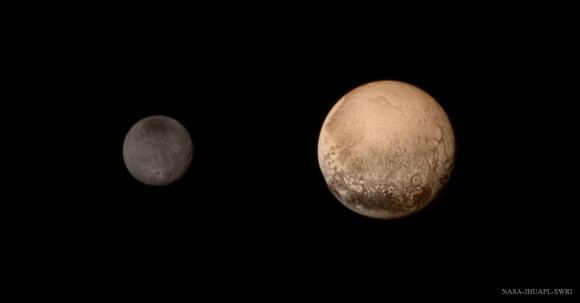 (صورة من آخر اقتراب لمركبة نيو هورايزنز (New Horizons) الفضائية من نظام بلوتو في11 تموز 2015. حقوق الصورة: NASA-JHUAPL-SWRI