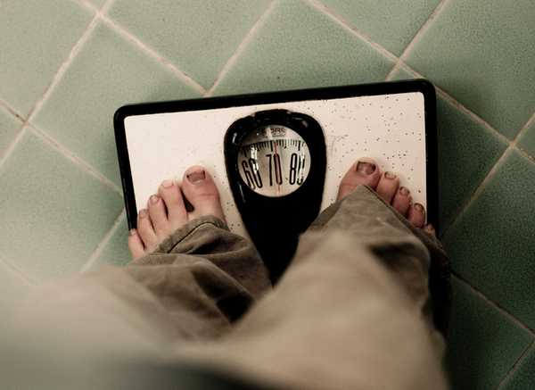وزنك يعتمد على كتلتك على الأرض. Flickr/Stephanie Sicore, CC BY