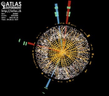 حدث تم تسجيله من قبل كاشف ATLAS في العام 2012 ويُوضح مميزات متوقعة لبوزون هيغز. Image ATLAS.