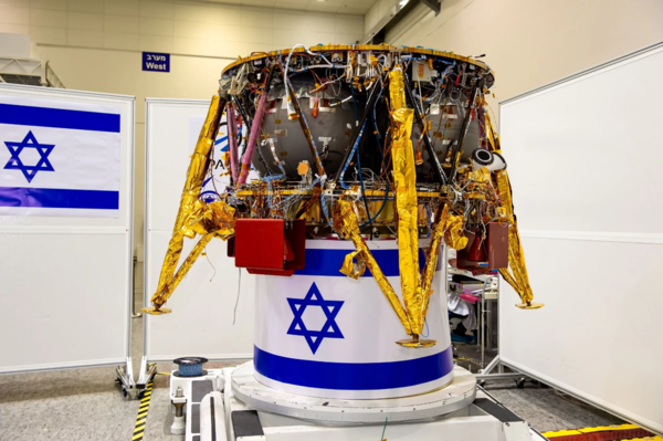 تُخطط شركة سبيسيل بالتعاون مع شركة إسرائيل لصناعات الطيران لإطلاق مركبة هبوطٍ على القمر على متن صاروخ فالكون 9 التابع لشركة سبيس إكس في شهر ديسمبر/كانون الأول.
