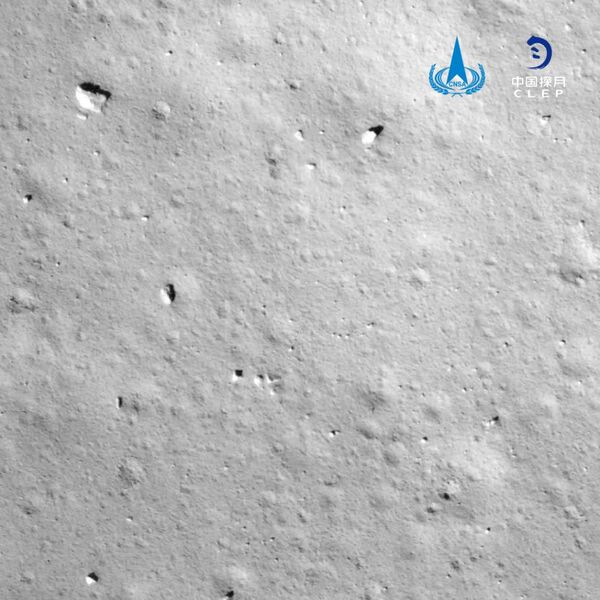 التقطت مركبة تشانغ آه 5 الصينية هذه الصورة لسطح القمر أثناء اقترابها من موقع الهبوط في منطقة محيط العواصف قبل أن تهبط بنجاح في 1 ديسمبر 2020. حقوق الصورة: China National Space Administration/CLEP