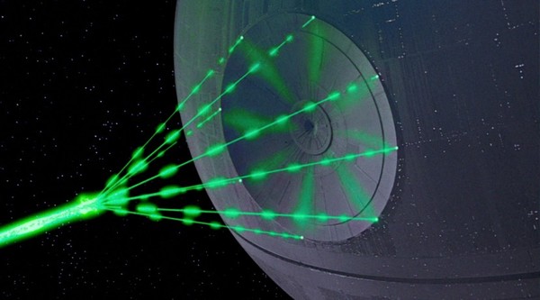 أسلحة الطاقة الموجهة مثل ليزر نجم الموت من فيلم حرب النجوم، وهي سمة شائعة في أعمال الخيال العلمي. حقوق الصورة: Wookieepedia / Lucasfilm
