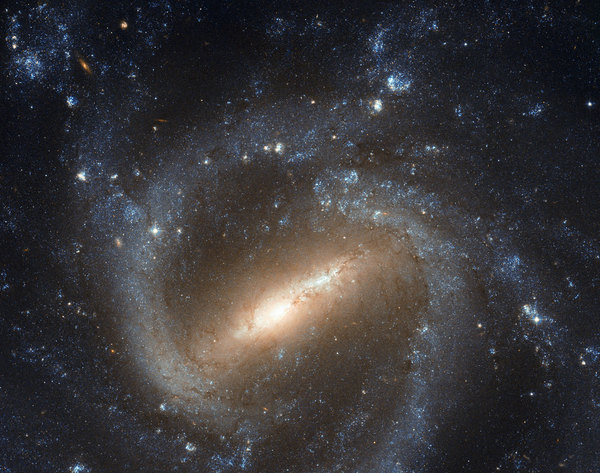 تظهر في هذه الصورة مجرة NGC 1073 المُلتقطة بواسطة تليسكوب هابل الفضائي. حقوق الصورة: NASA & ESA