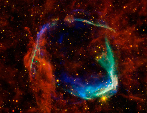حقوق الصورة: الأشعة السينية: NASA/CXC/SAO & ESA الأشعة تحت الحمراء: NASA/JPL-Caltech/B. Williams (NCSU)