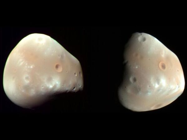 صور التقطتها مركبة استطلاع المريخ المدارية التابعة لناسا، تظهر سطح ديموس الأملس بمعظمه الذي تشوبه الفوهات فقط. حقوق الصورة: NASA/JPL/University of Arizona
